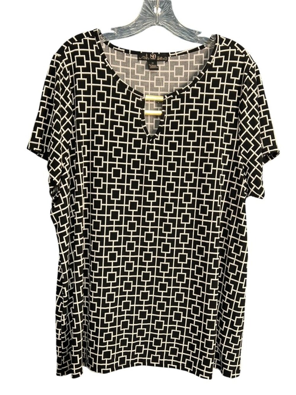Black & White Pattern Short Sleeve Top